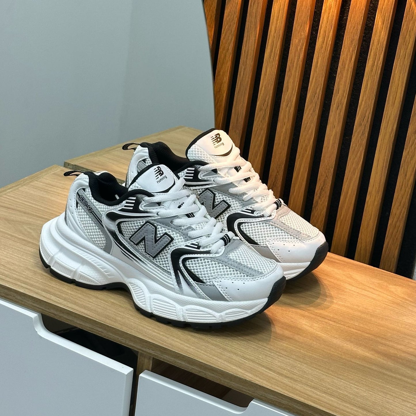 New Balance 530 Blanco & Negro