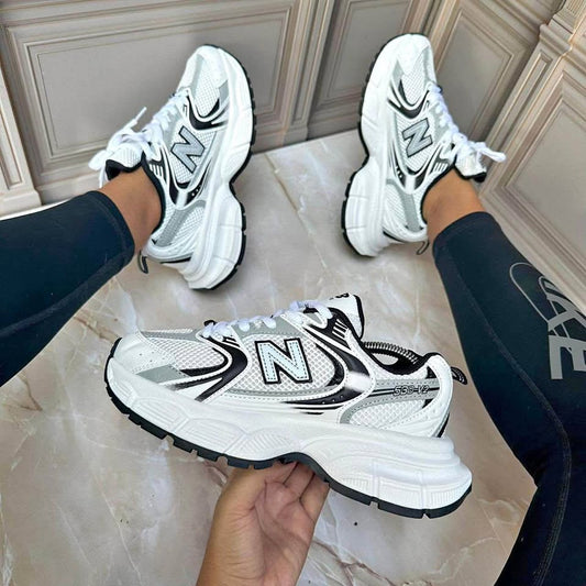 New Balance 530 Blanco & Negro