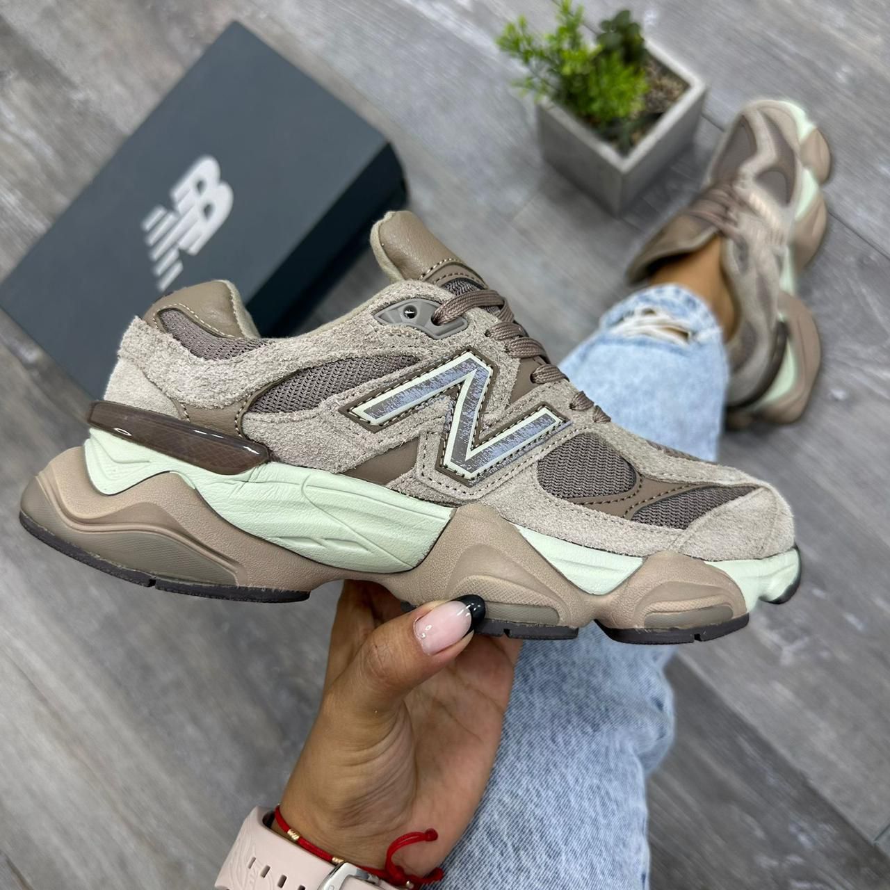 New Balance 9060 Caqui